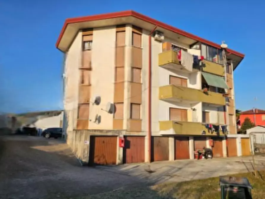 Immagine 3 di Negozio in vendita  in Via della Chiesa a Prata Di Pordenone