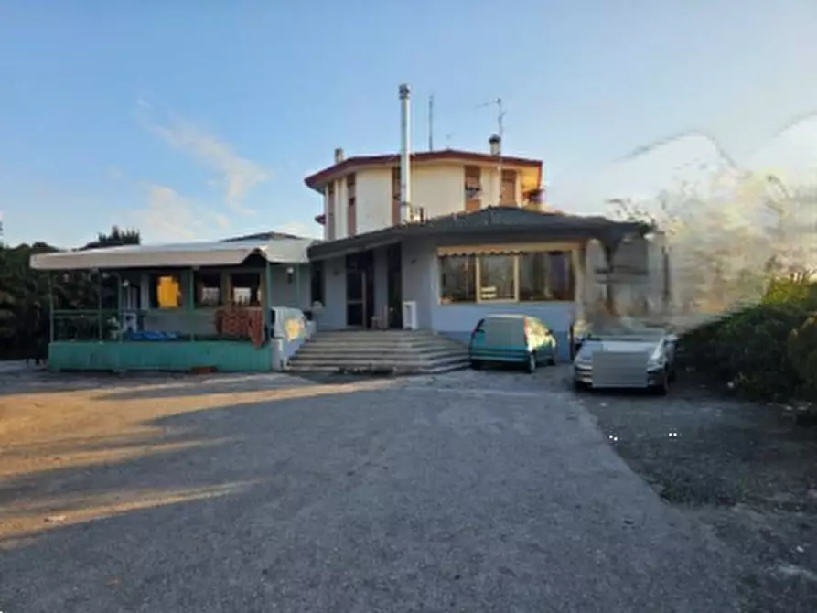 Immagine 2 di Negozio in vendita  in Via della Chiesa a Prata Di Pordenone