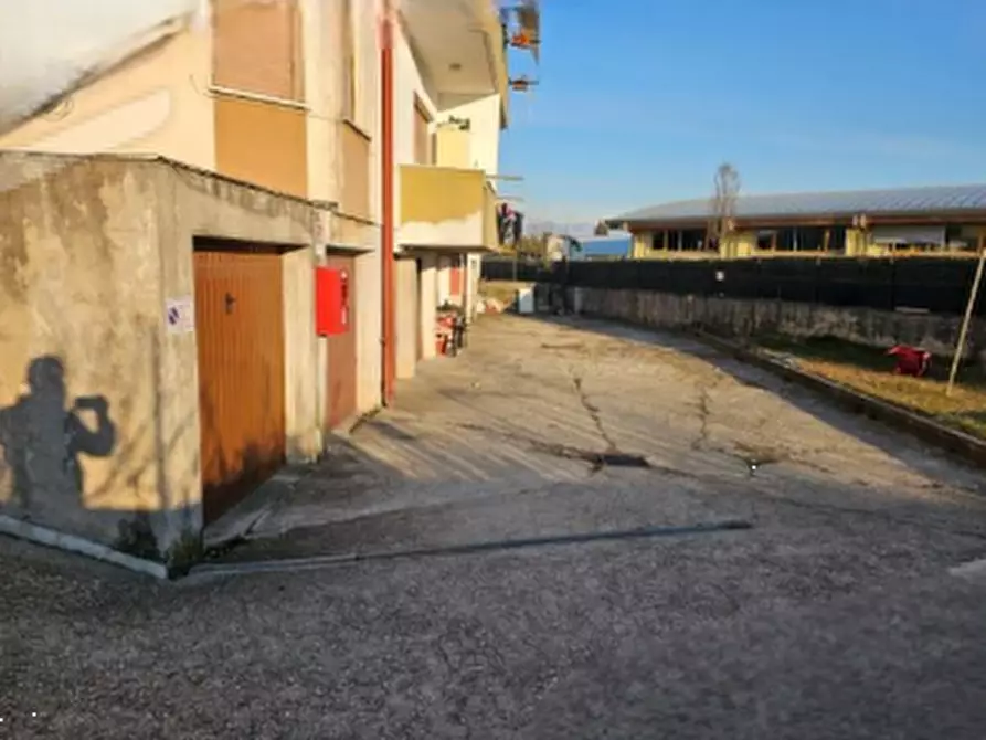 Immagine 5 di Negozio in vendita  in Via della Chiesa a Prata Di Pordenone