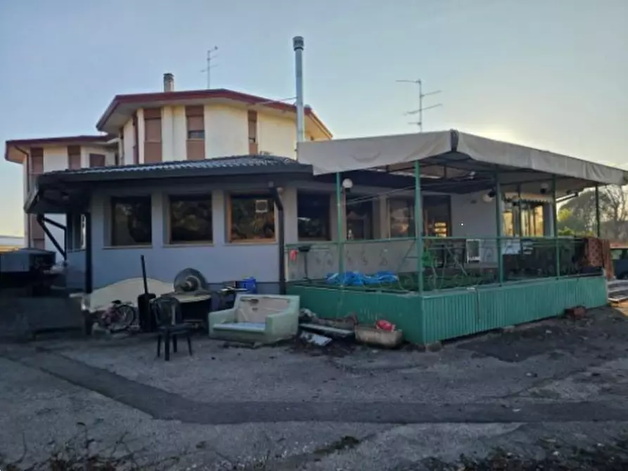 Immagine 8 di Negozio in vendita  in Via della Chiesa a Prata Di Pordenone