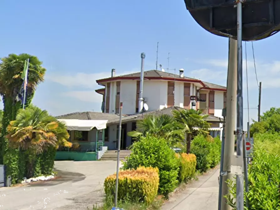 Immagine 11 di Negozio in vendita  in Via della Chiesa a Prata Di Pordenone