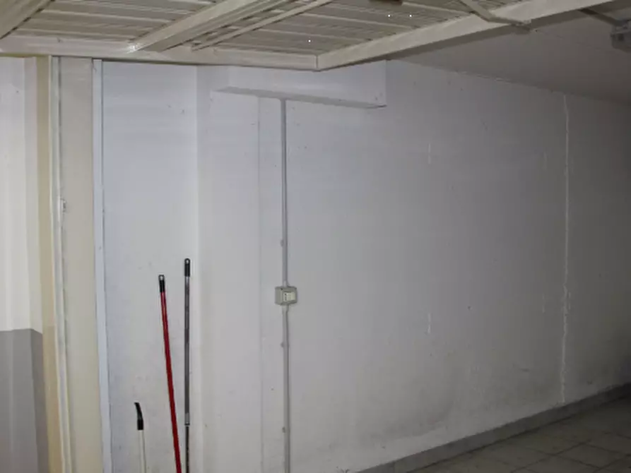 Immagine 2 di Garage in vendita  in Via Pasubio a Stezzano