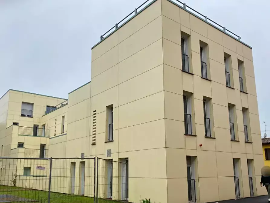 Immagine 2 di Stabile in vendita  in Via Guglielmo Marconi  a Verdello