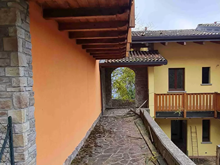 Immagine 9 di Appartamento in vendita  in Via Camarelli a San Giovanni Bianco