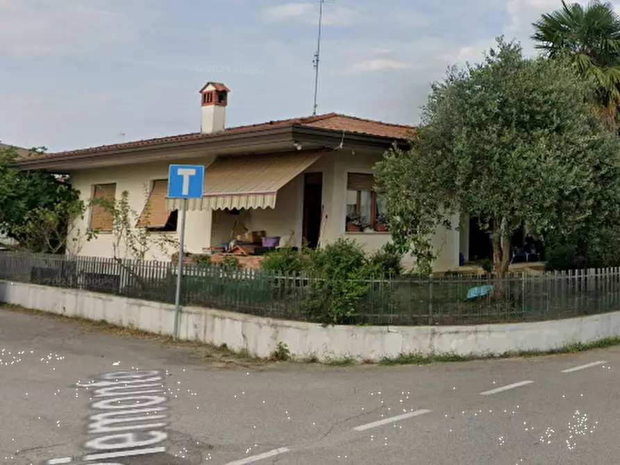 Immagine 2 di Villa in vendita  in Via Piemonte a Porcia