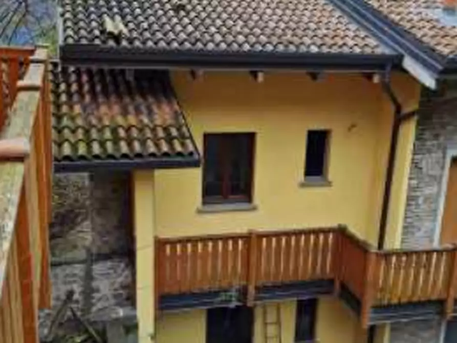 Immagine 1 di Appartamento in vendita  in Via Camarelli a San Giovanni Bianco