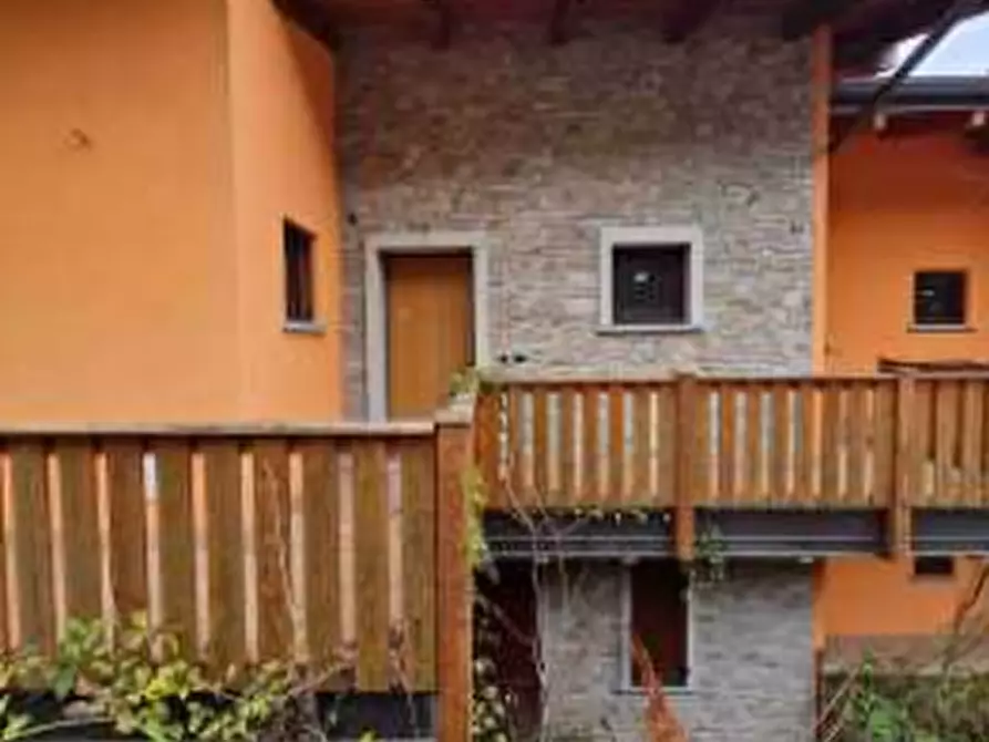 Immagine 2 di Appartamento in vendita  in  Via Camarelli a San Giovanni Bianco