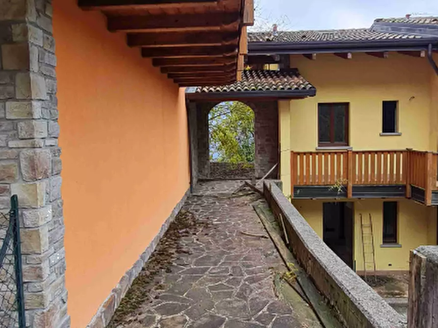 Immagine 3 di Appartamento in vendita  in  Via Camarelli a San Giovanni Bianco