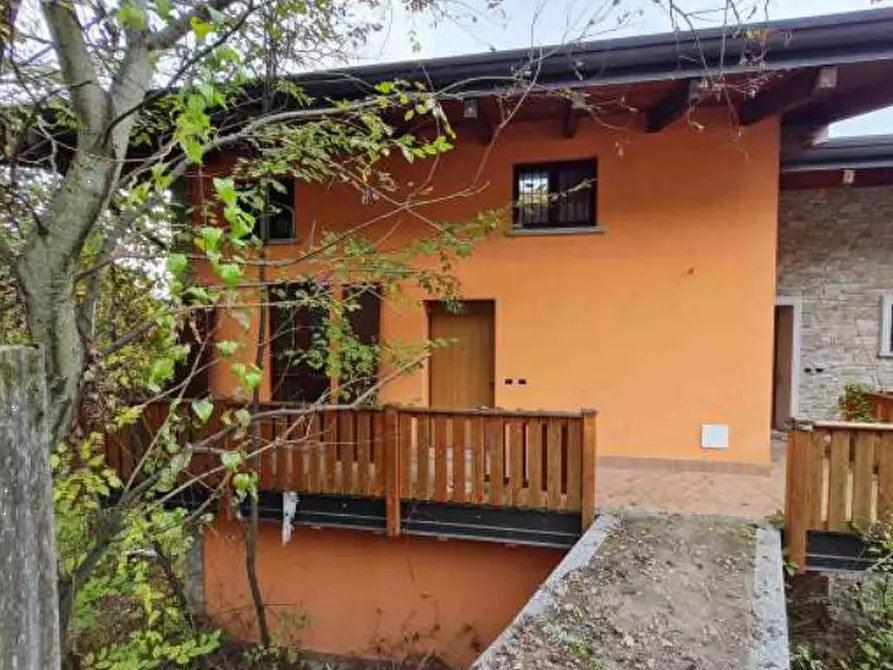 Immagine 3 di Appartamento in vendita  in  Via Camarelli a San Giovanni Bianco