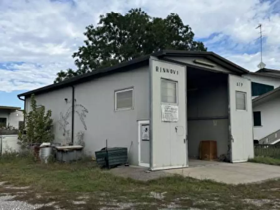 Immagine 11 di Appartamento in vendita  in Viale dell'Artigianato a Codigoro