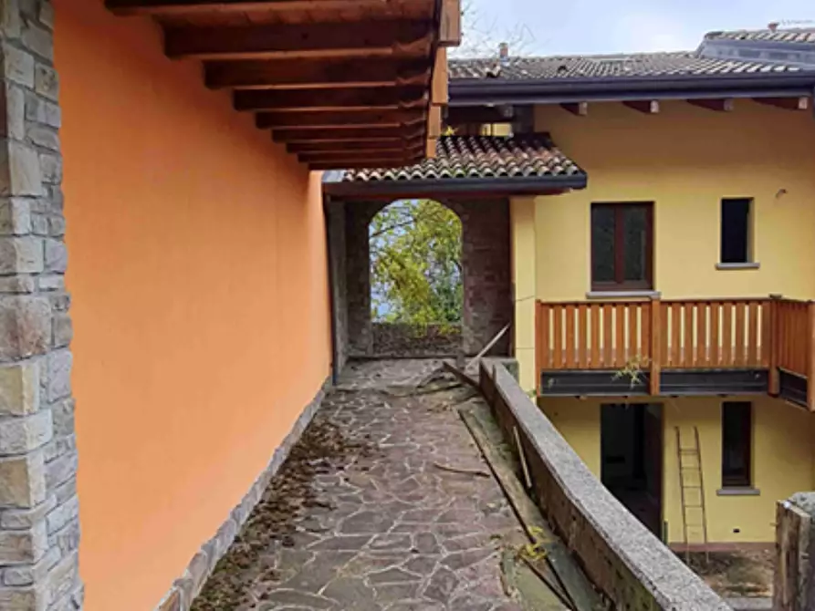 Immagine 8 di Appartamento in vendita  in Via Camarelli a San Giovanni Bianco