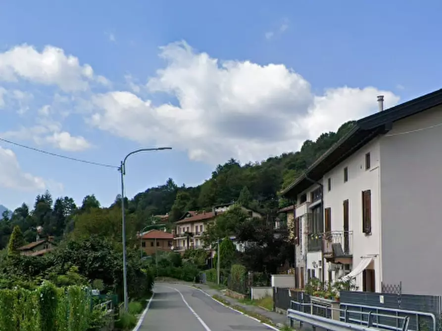 Immagine 5 di Appartamento in vendita  in Via Guglielmo Marconi  a Brinzio