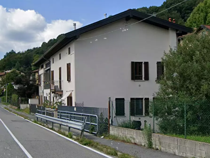 Immagine 8 di Appartamento in vendita  in Via Guglielmo Marconi  a Brinzio