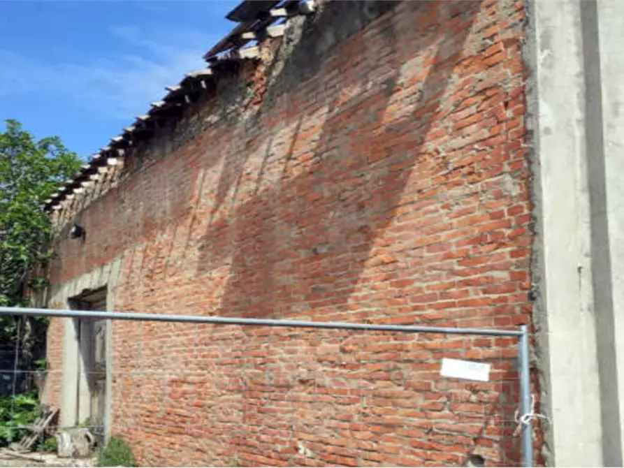 Immagine 1 di Magazzino in vendita  in Via Luigi Benericetti a Castrocaro Terme E Terra Del Sole