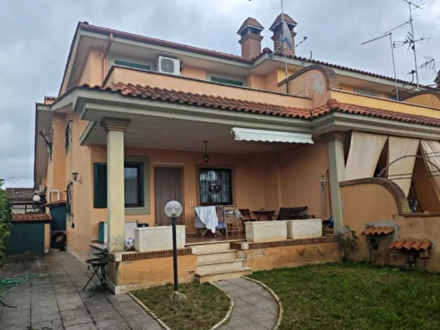 Immagine 1 di Villa in vendita  in Via della Vergine a Ardea