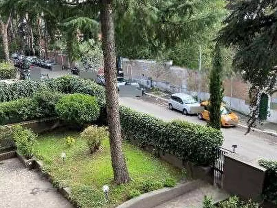 Immagine 9 di Appartamento in vendita  in Via Ronciglione a Roma