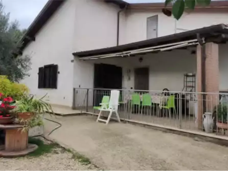 Immagine 1 di Villa in vendita  in Via Colle Caldara a Velletri