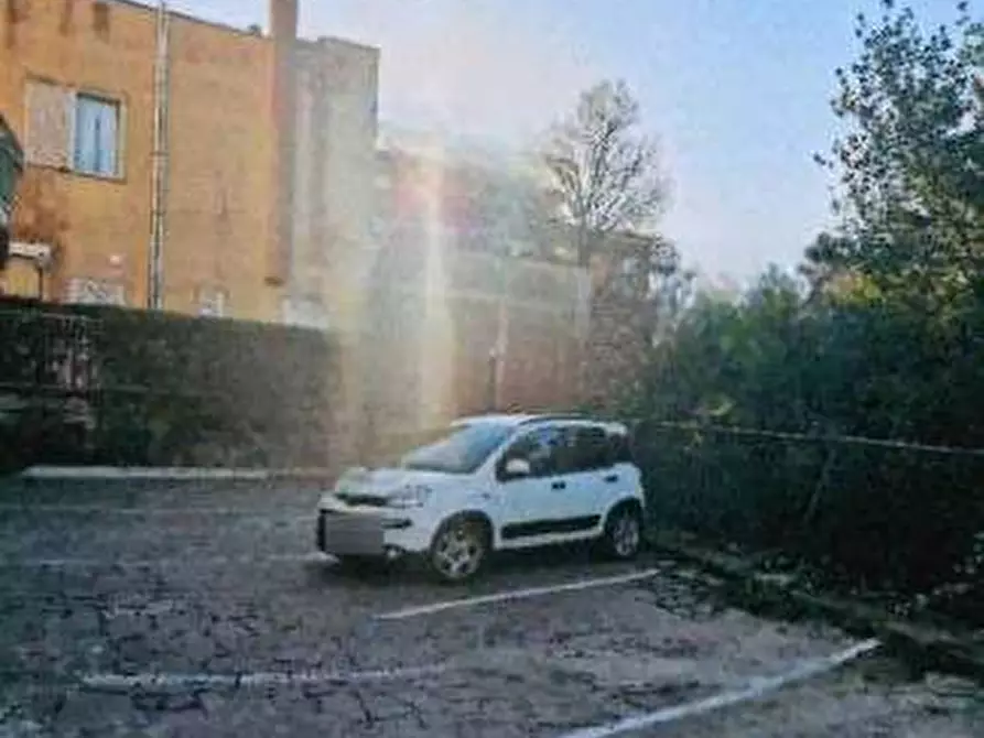 Immagine 7 di Appartamento in vendita  in Via Brunate a Roma