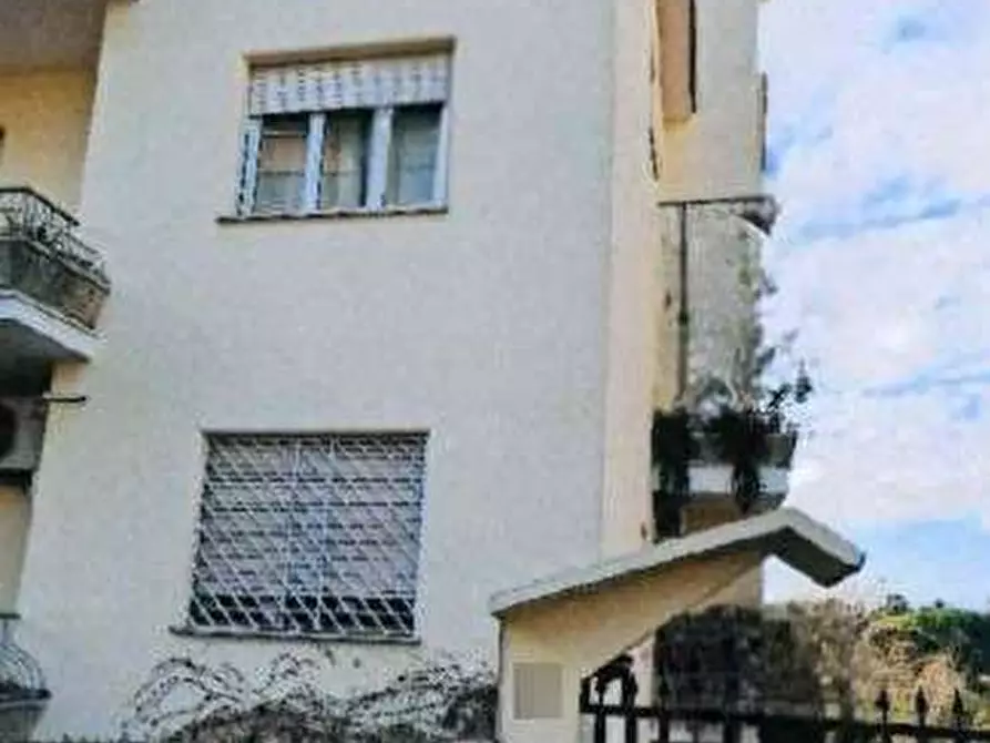 Immagine 6 di Appartamento in vendita  in Via Brunate a Roma