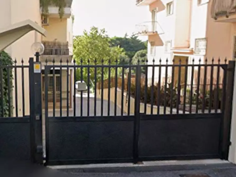 Immagine 4 di Appartamento in vendita  in Via Brunate a Roma