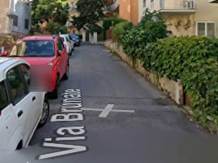 Immagine 8 di Appartamento in vendita  in Via Brunate a Roma