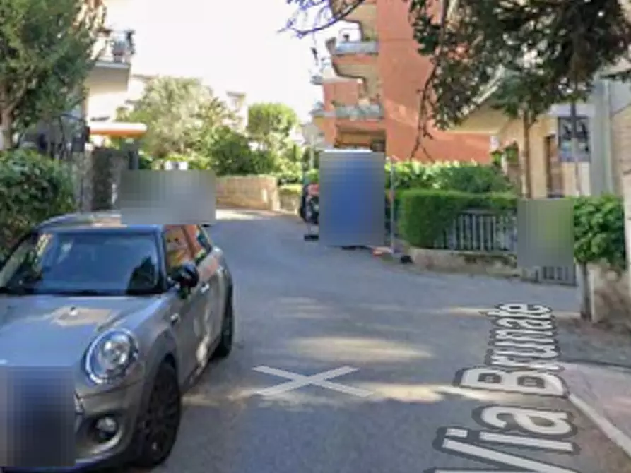 Immagine 9 di Appartamento in vendita  in Via Brunate a Roma