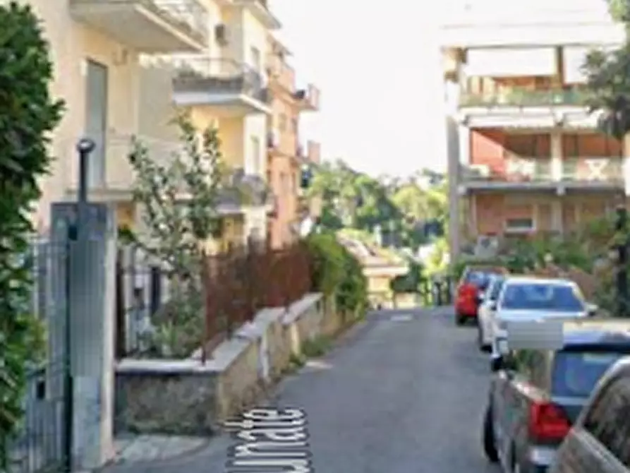 Immagine 13 di Appartamento in vendita  in Via Brunate a Roma