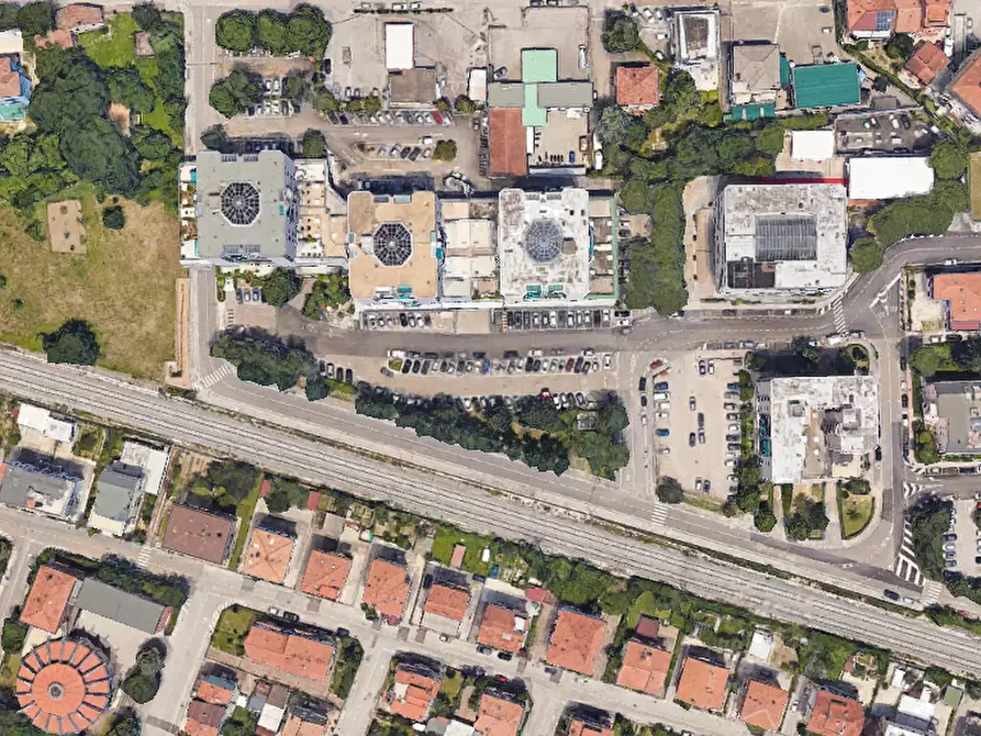 Immagine 4 di Negozio in vendita  in Via Salvo D Acquisto  a Pesaro