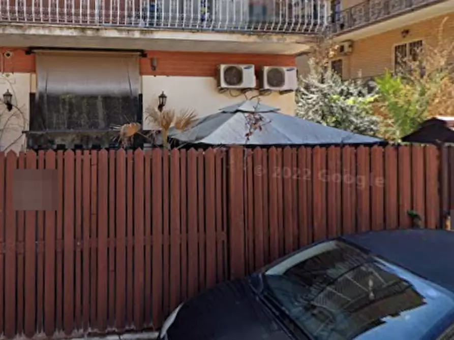 Immagine 2 di Negozio in vendita  in Via Achemenide a Roma