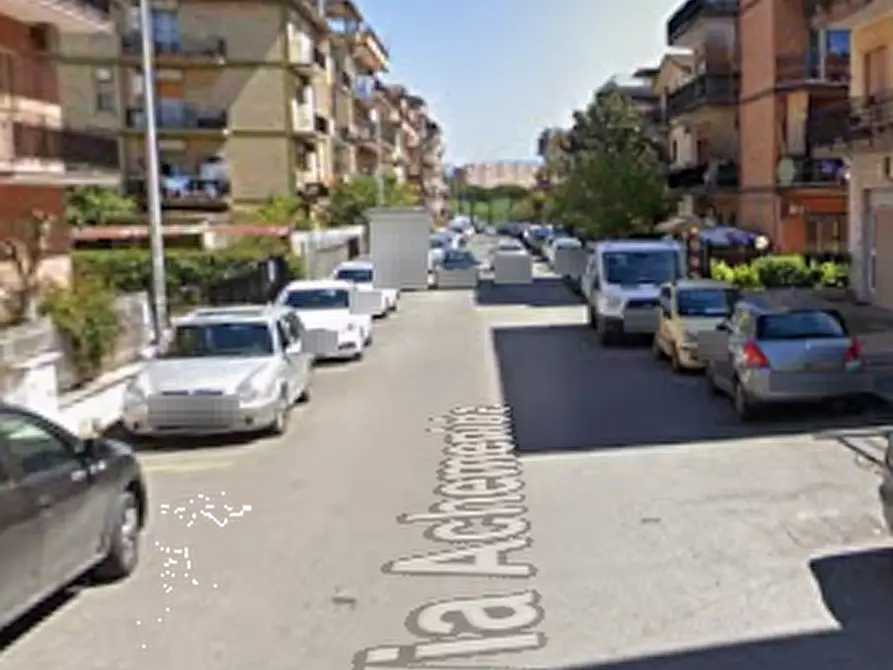 Immagine 7 di Negozio in vendita  in Via Achemenide a Roma