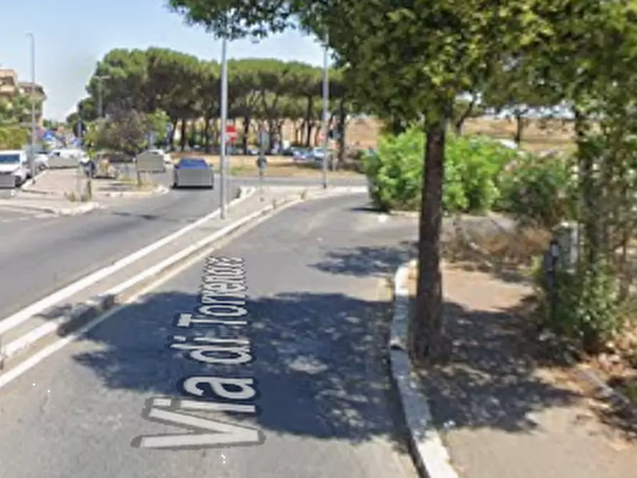 Immagine 8 di Negozio in vendita  in Via Achemenide a Roma