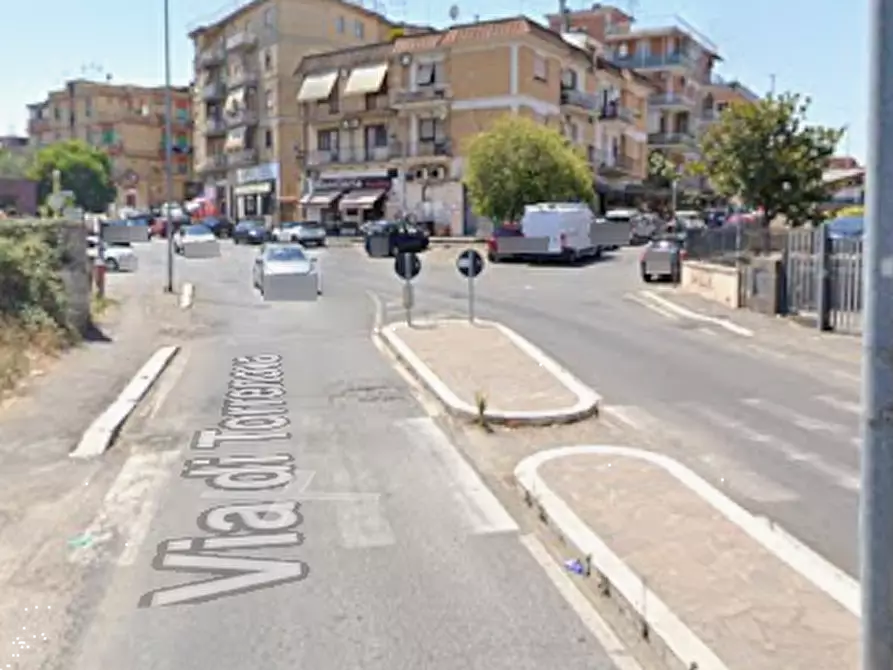 Immagine 9 di Negozio in vendita  in Via Achemenide a Roma