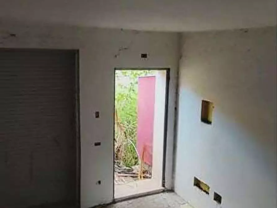 Immagine 9 di Villetta a schiera in vendita  in Via Carlo Cassola a Roma