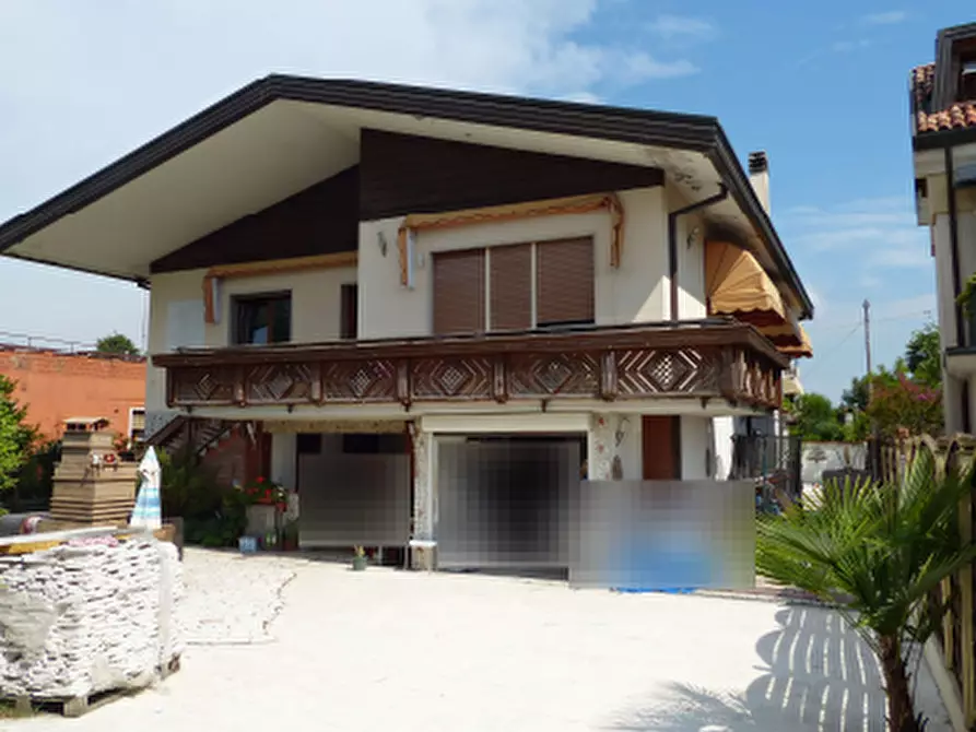 Immagine 2 di Casa indipendente in vendita  in Via Piave Vecchio  a Jesolo