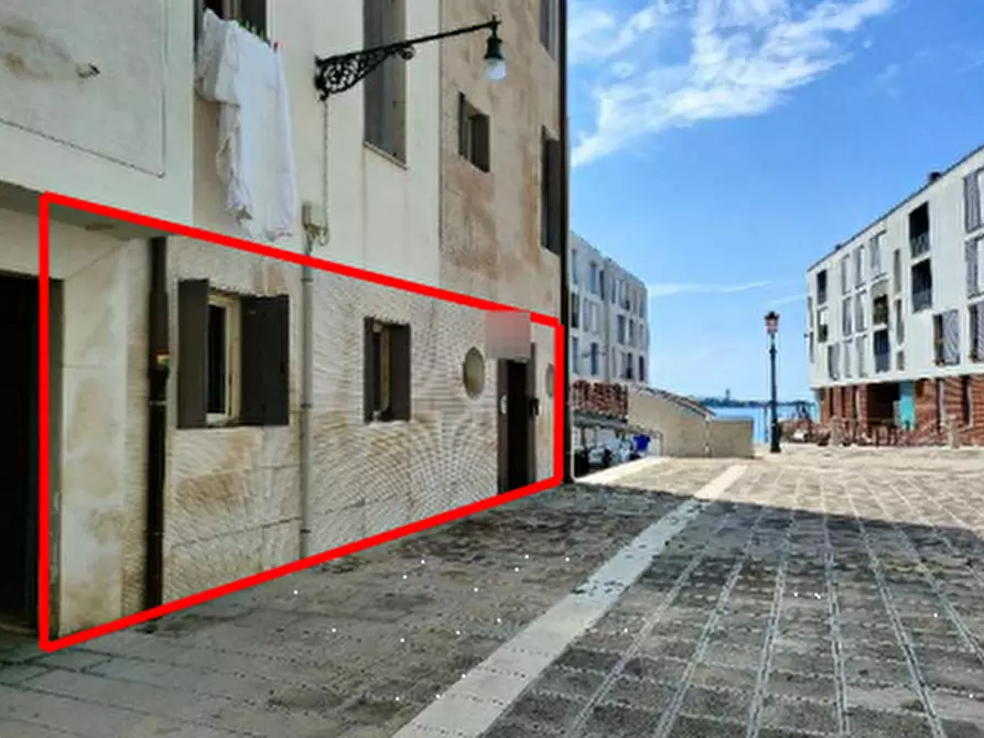 Immagine 2 di Appartamento in vendita  in Isola Giudecca a Venezia