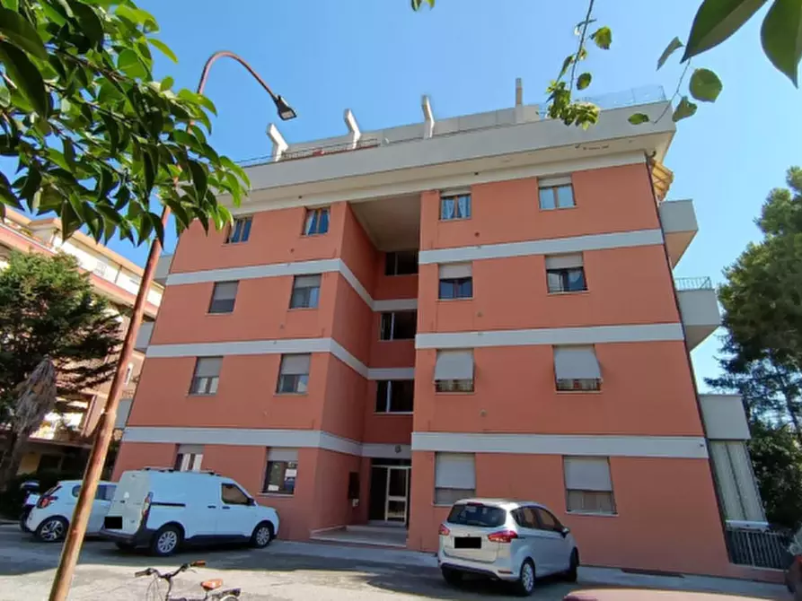 Immagine 1 di Appartamento in vendita  in Via Carlo Poma  a Fano