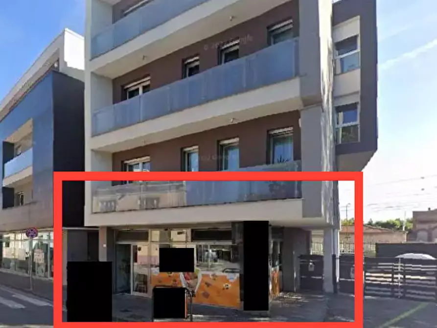 Immagine 1 di Negozio in vendita  in Via XXIV Maggio a Pesaro