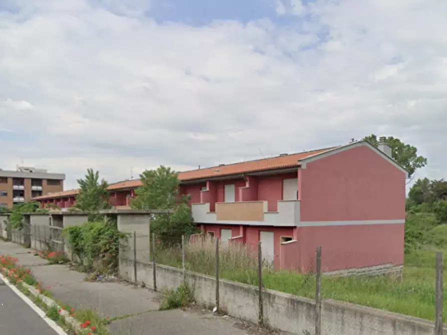 Immagine 2 di Villetta a schiera in vendita  in Via Carlo Cassola a Roma