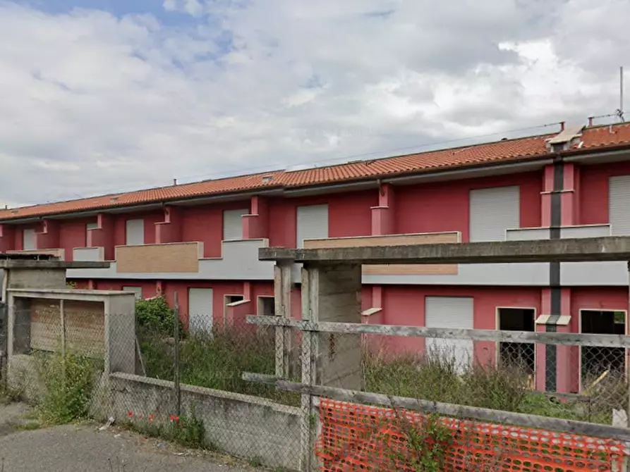 Immagine 2 di Villetta a schiera in vendita  in Via Carlo Cassola a Roma