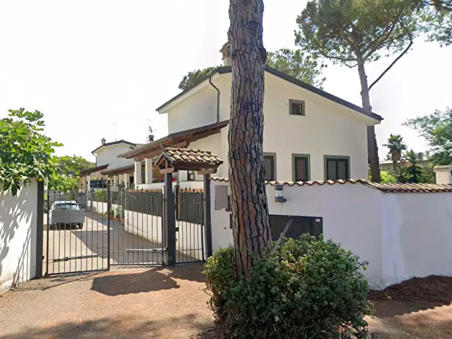 Immagine 1 di Appartamento in vendita  in Via Valle Aurina a Roma