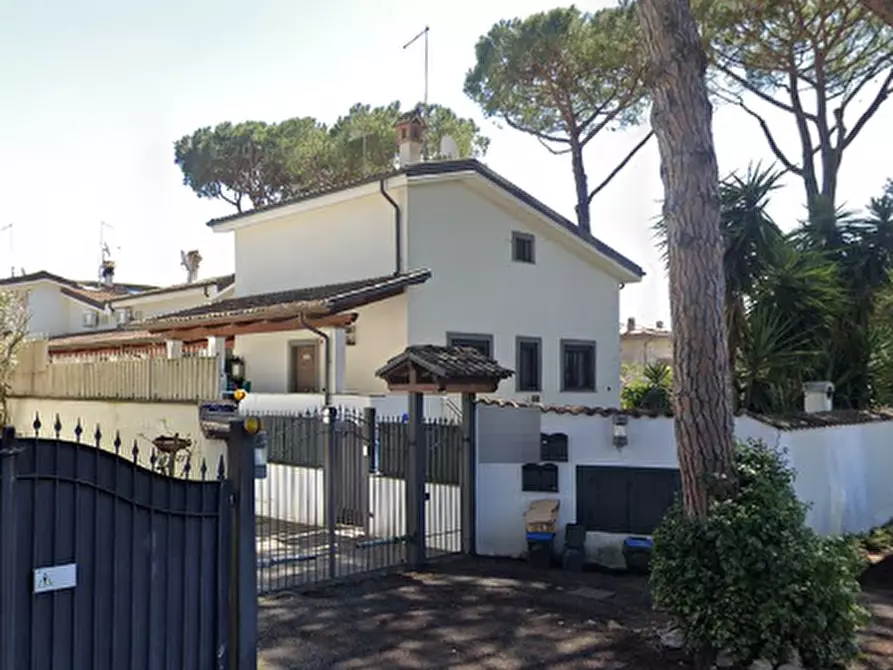 Immagine 4 di Appartamento in vendita  in Via Valle Aurina a Roma