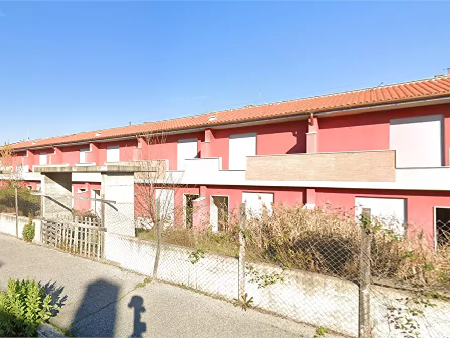 Immagine 1 di Villetta a schiera in vendita  in Via Carlo Cassola a Roma