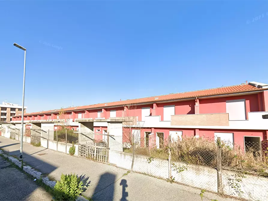 Immagine 2 di Villetta a schiera in vendita  in Via Carlo Cassola a Roma