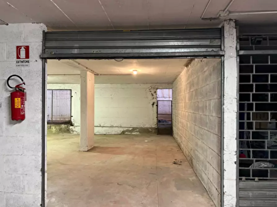 Immagine 2 di Garage in vendita  in Via L' Aquila a Albano Laziale