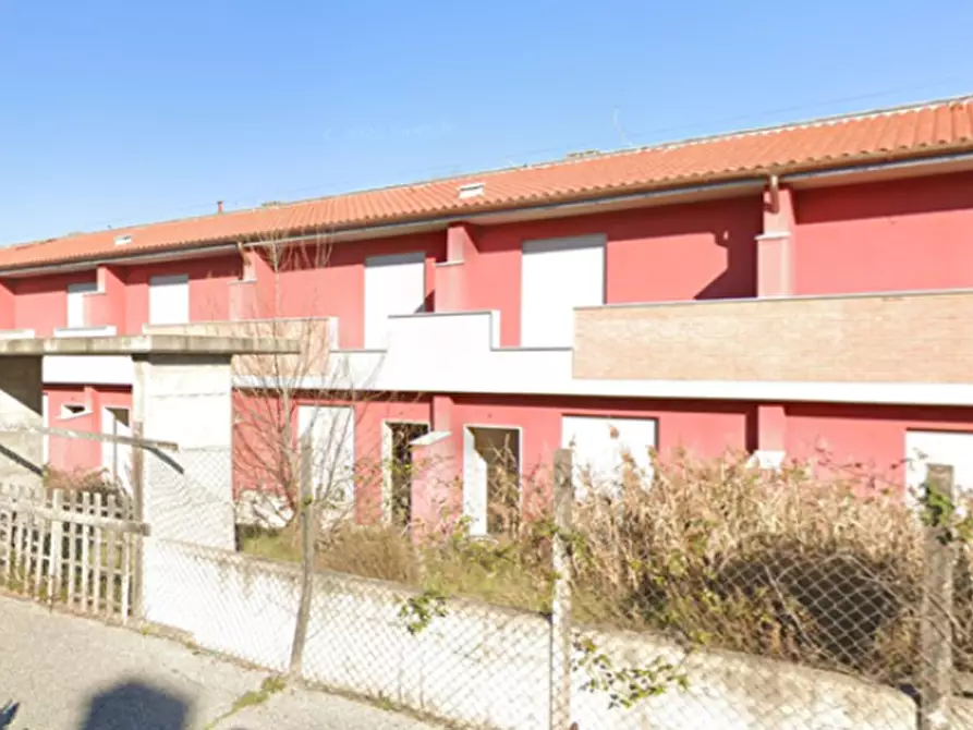 Immagine 2 di Villetta a schiera in vendita  in Via Carlo Cassola a Roma