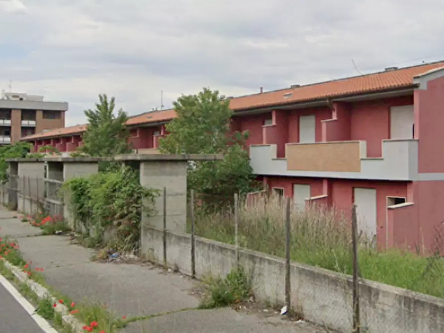 Immagine 5 di Villetta a schiera in vendita  in Via Carlo Cassola a Roma