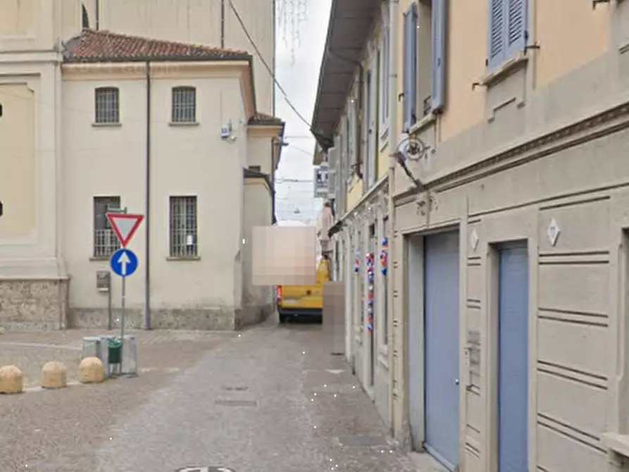 Immagine 10 di Negozio in vendita  in Via Tre Re a Brugherio