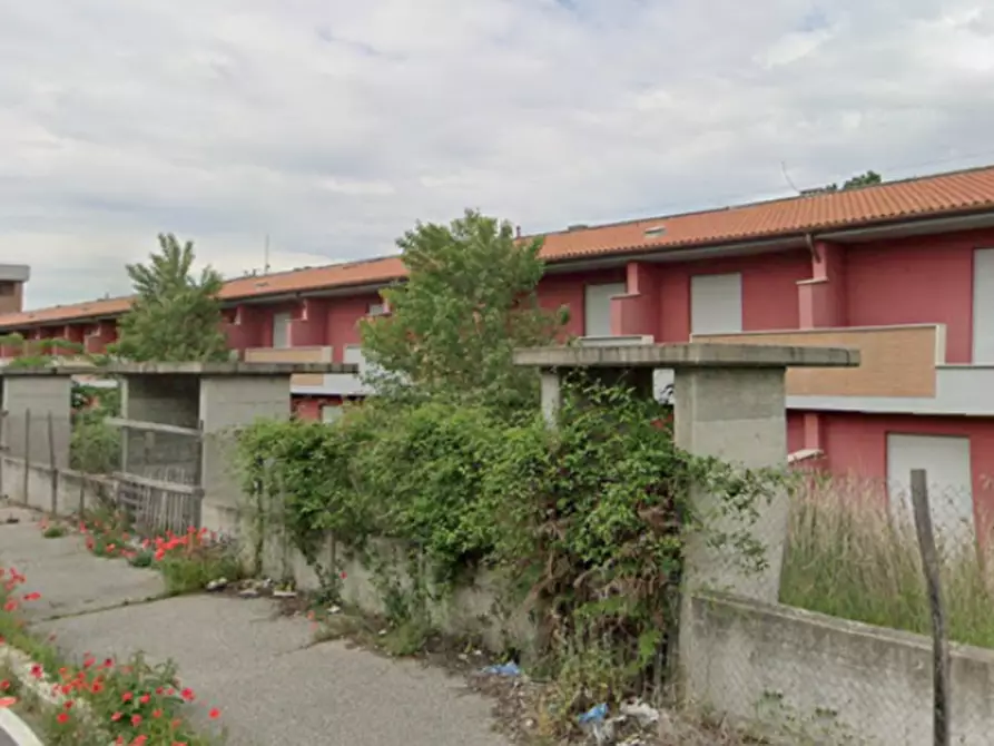 Immagine 3 di Villetta a schiera in vendita  in Via Carlo Cassola a Roma