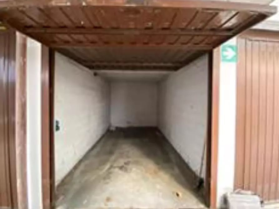 Immagine 1 di Garage in vendita  in Via Amerigo Vespucci a Cologno Monzese