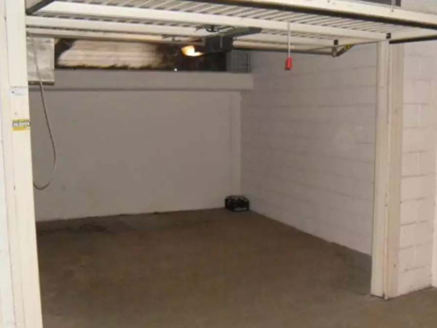 Immagine 1 di Garage in vendita  in Viale di Tor di Quinto a Roma